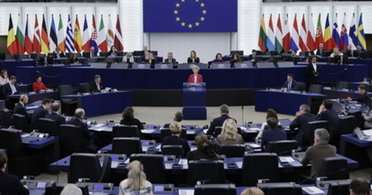 A Strasburgo i Cinquestelle votano contro la risoluzione che condanna il dittatore "amico" di Putin A Strasburgo i Cinquestelle votano contro la risoluzione che condanna il dittatore "amico" di Putin