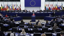 A Strasburgo i Cinquestelle votano contro la risoluzione che condanna il dittatore amico di Putin