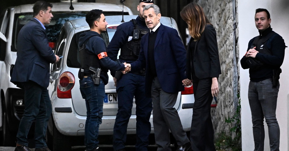 In un video le minacce di morte a Sarkozy dai detenuti: tre arresti In un video le minacce di morte a Sarkozy dai detenuti: tre arresti