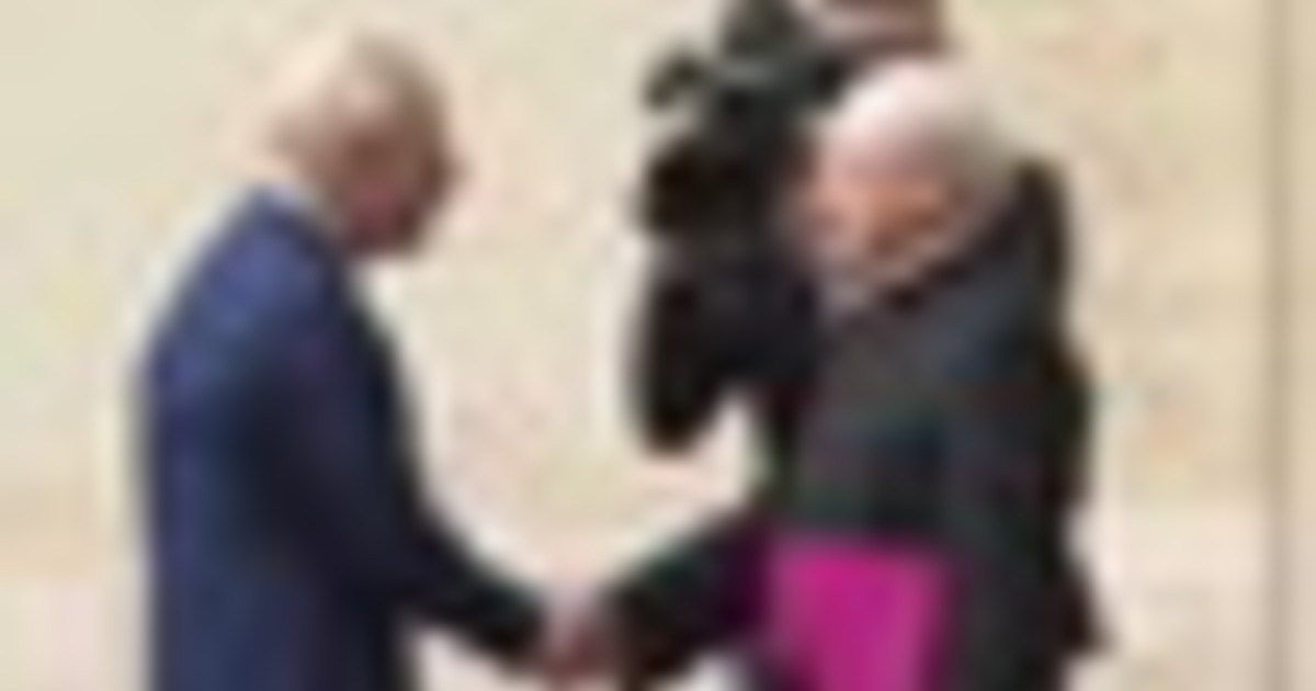 Carlo III accolto in Vaticano per una visita storica