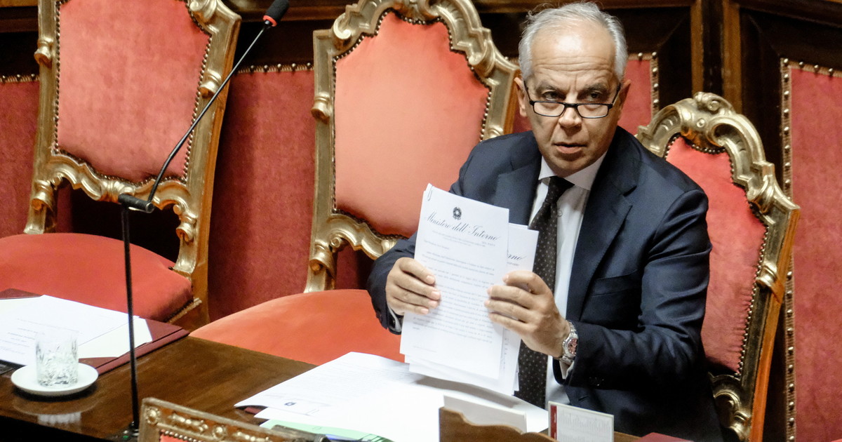 Piantedosi: "Manifestazioni strumentalizzate da violenti, monitoriamo Hannoun" Piantedosi: "Manifestazioni strumentalizzate da violenti, monitoriamo Hannoun"
