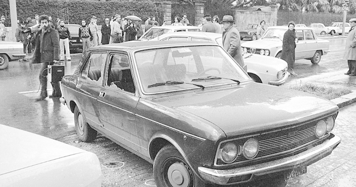 Omicidio Mattarella: ex prefetto arrestato per depistaggio: "Fece sparire il guanto del killer" Omicidio Mattarella: ex prefetto arrestato per depistaggio: "Fece sparire il guanto del killer"