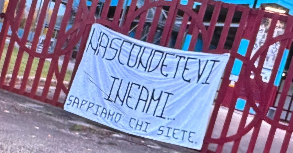 Rieti, lo striscione choc contro gli "infami". Indagini su un quarto ultras Rieti, lo striscione choc contro gli "infami". Indagini su un quarto ultras