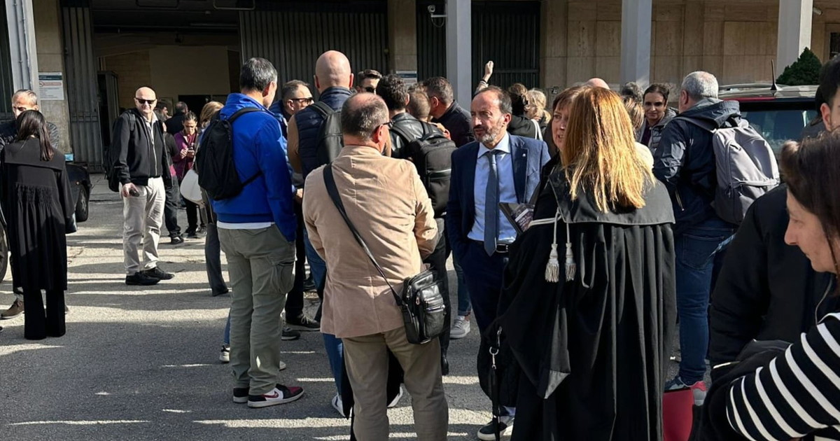Sciame sismico ad Avellino e scosse ai Campi Flegrei: che succede in Campania Sciame sismico ad Avellino e scosse ai Campi Flegrei: che succede in Campania