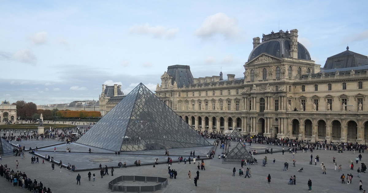 Fermati due "Lupin" del Louvre: stavano per fuggire all Fermati due "Lupin" del Louvre: stavano per fuggire all