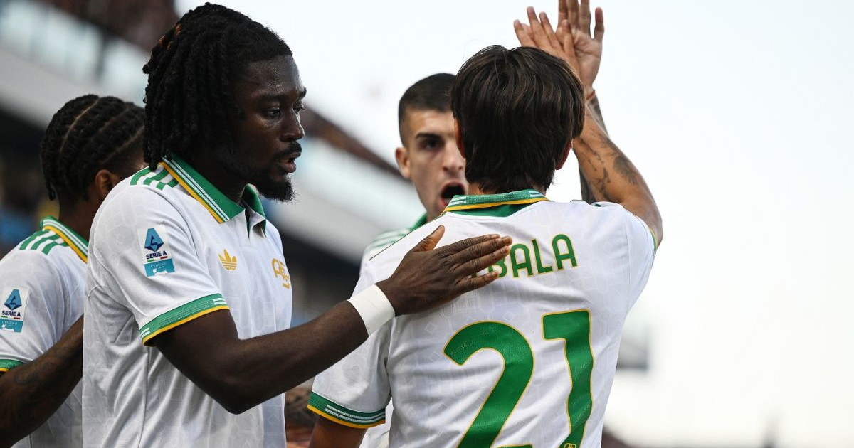 La Roma batte il Sassuolo 1-0 e aggancia il Napoli, Dybala decisivo