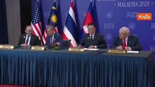 Trump firma un accordo sulle terre rare con il premier della Thailandia Anutin Charnvirakul Trump firma un accordo sulle terre rare con il premier della Thailandia Anutin Charnvirakul