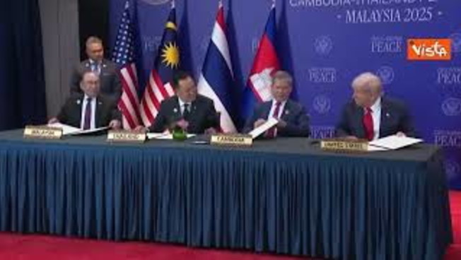 Trump assiste alla firma degli accordi di pace tra Thailandia e Cambogia a Kuala Lumpur Trump assiste alla firma degli accordi di pace tra Thailandia e Cambogia a Kuala Lumpur