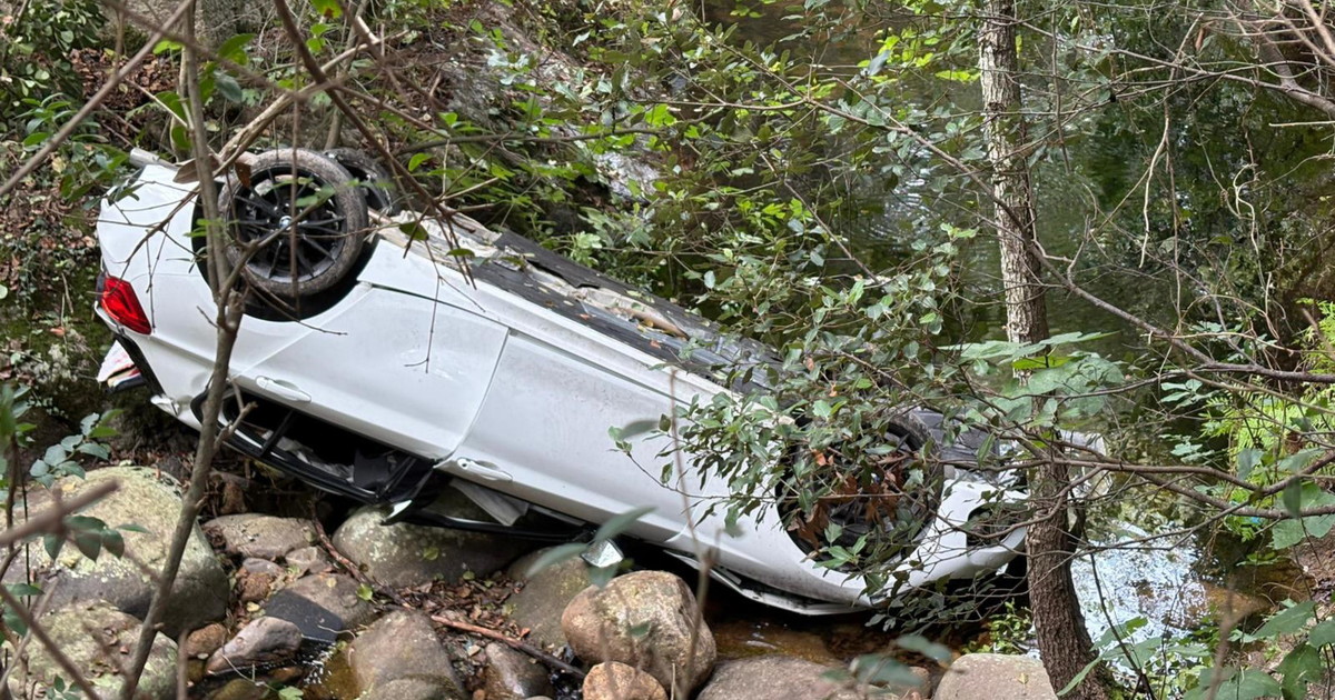 Auto giù da ponte in Gallura, muore 25enne. Tra i soccorritori il padre Auto giù da ponte in Gallura, muore 25enne. Tra i soccorritori il padre