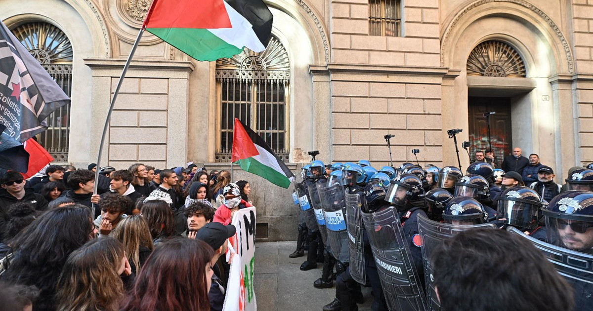 Quelli che il sionismo è municipale: dopo Milano oggi si replica a Torino. Pro Pal con “rabbia” davanti al Comune Quelli che il sionismo è municipale: dopo Milano oggi si replica a Torino. Pro Pal con “rabbia” davanti al Comune