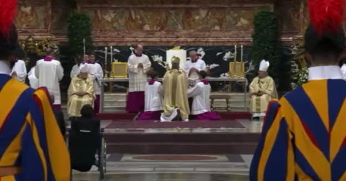 leone xiv consacra un nuovo vescovo ma i cerimonieri dimenticano lo zucchetto da Iltempo.it leone xiv consacra un nuovo vescovo ma i cerimonieri dimenticano lo zucchetto