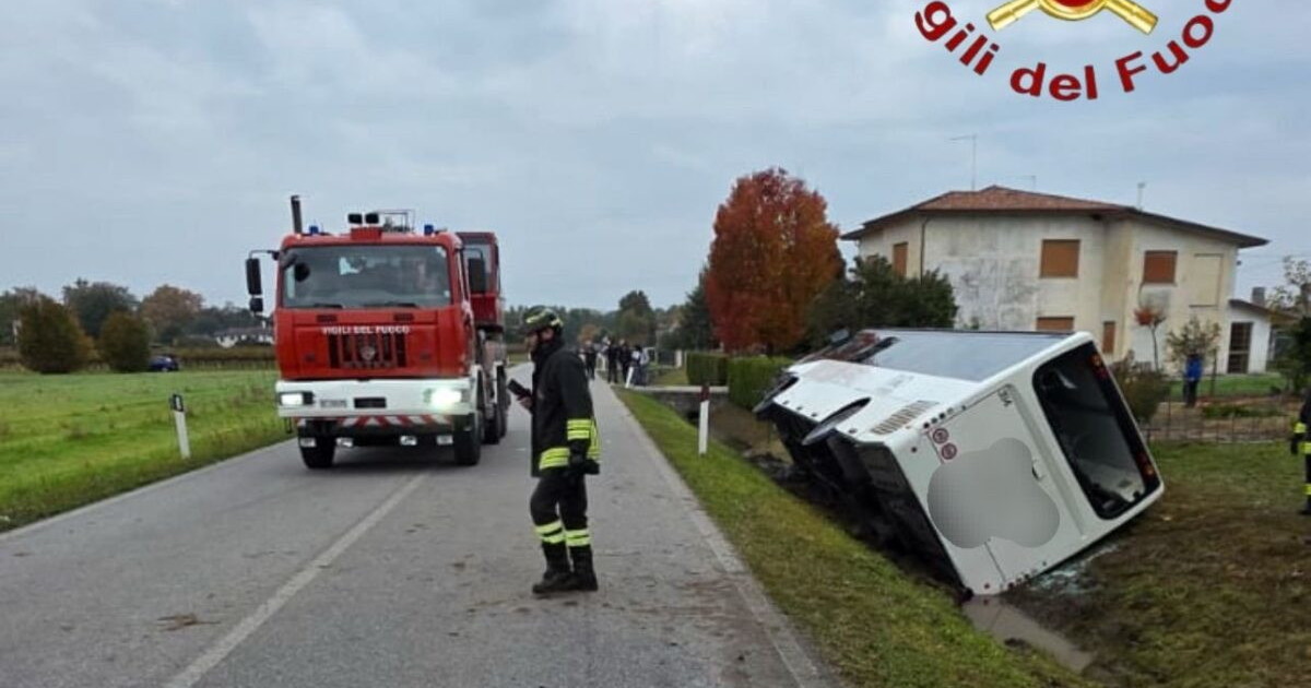 Oderzo, suv contro pullman: morto automobilista e 15 studenti feriti Oderzo, suv contro pullman: morto automobilista e 15 studenti feriti