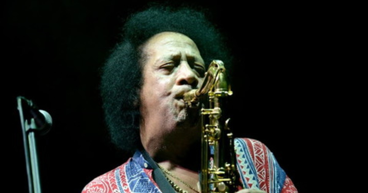 Umrl je James Senese, legendarni saksofonist