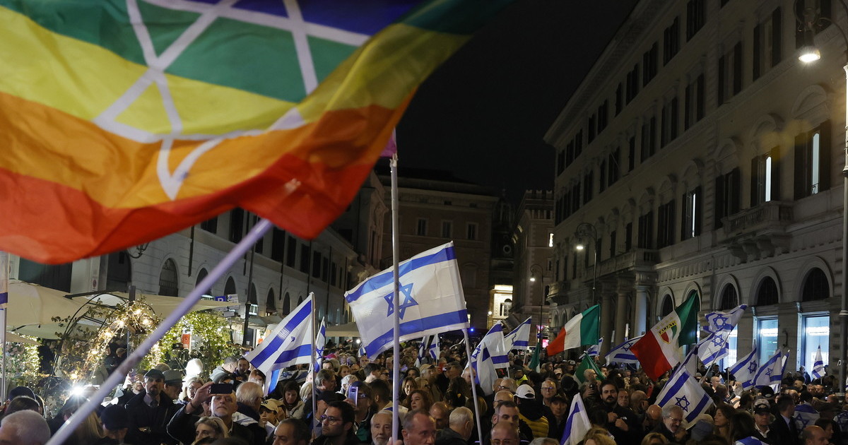 Roma: protesta in piazza Santi Apostoli per gli ebrei, "stop antisemitismo" Roma: protesta in piazza Santi Apostoli per gli ebrei, "stop antisemitismo"