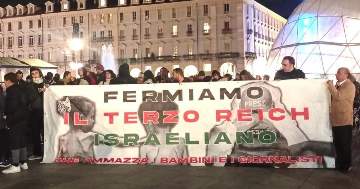 Lo striscione choc a Torino, Israele ancora chiamata terzo Reich Lo striscione choc a Torino, Israele ancora chiamata terzo Reich