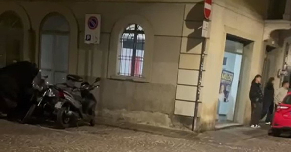 pugno duro di fdi sui cori per il duce ma al pd che tace sui pro hamas non basta da Iltempo.it pugno duro di fdi sui cori per il duce ma al pd che tace sui pro hamas non basta