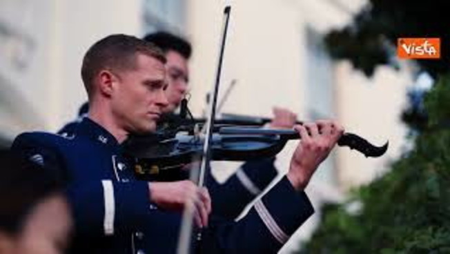 "Dolcetto o scherzetto" alla Casa Bianca, la festa di Halloween con Trump, Melania e tanti bambini "Dolcetto o scherzetto" alla Casa Bianca, la festa di Halloween con Trump, Melania e tanti bambini