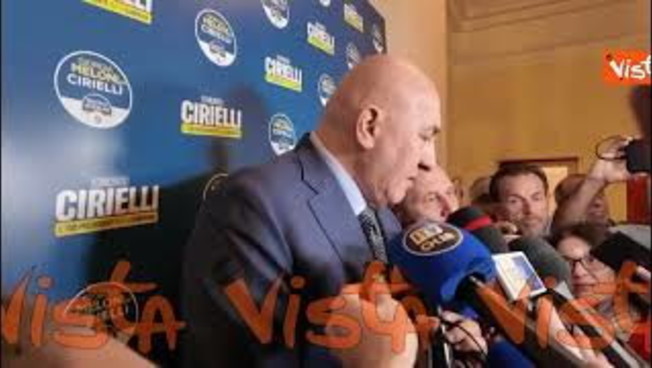 Cori fascisti a Parma, Crosetto: "Persone che vanno prese a calci e mandate via" Cori fascisti a Parma, Crosetto: "Persone che vanno prese a calci e mandate via"