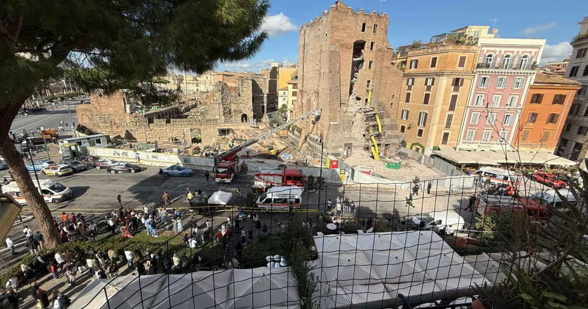 Roma, crolla la Torre dei Conti ai Fori Imperiali: operaio sotto le macerie