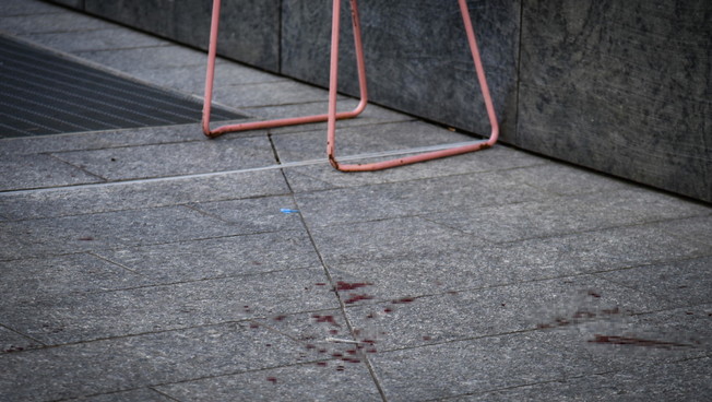 “Mi hanno accoltellata”: donna è grave. Colpita in centro a Milano | GUARDA