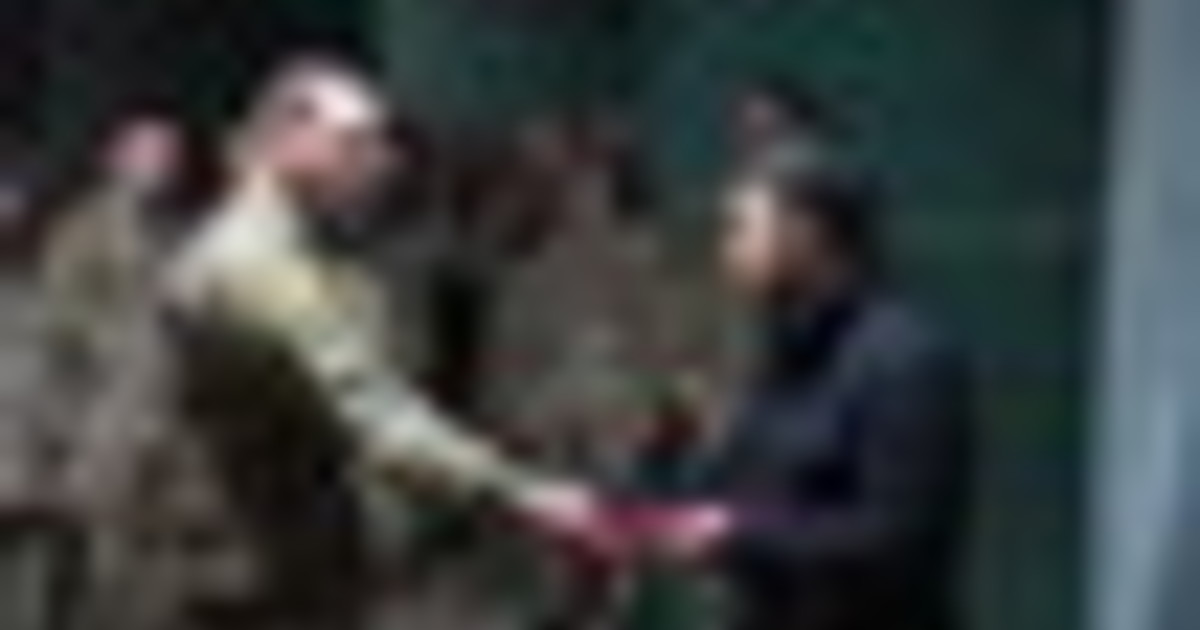 Ucraina, Zelensky visita le truppe nella città assediata di Pokrovsk