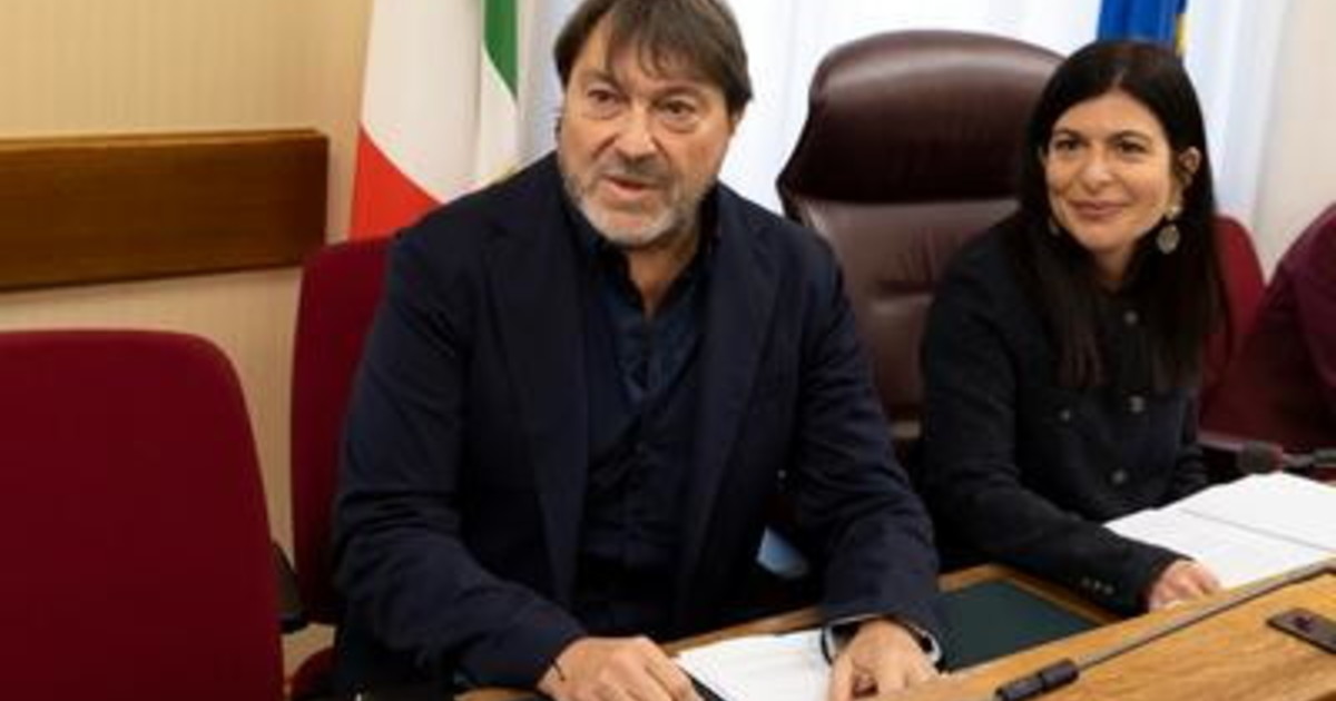 Ranucci ora se la prende con Fazzolari. "Pedinato dopo la puntata su Meloni" Ranucci ora se la prende con Fazzolari. "Pedinato dopo la puntata su Meloni"