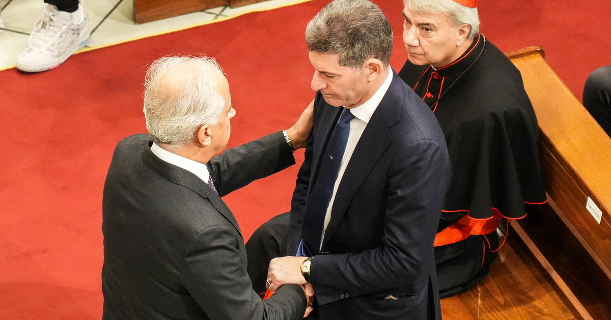 Piantedosi ai funerali dell