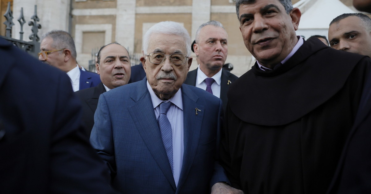 Abu Mazen omaggia l Abu Mazen omaggia l