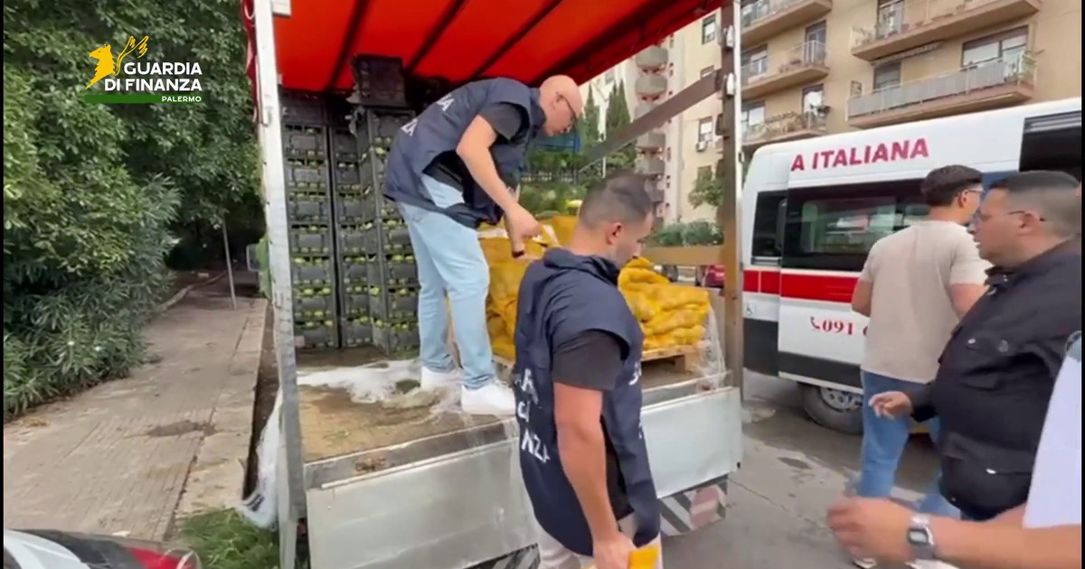 V Palermu zasegli nelegalno tržnico sadja in zelenjave