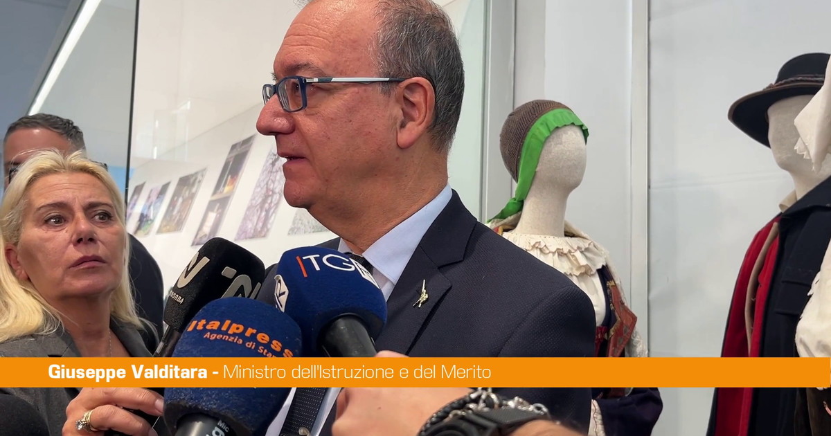 Contratto scuola, Valditara "La Cgil è da sola, altri sindacati hanno firmato"