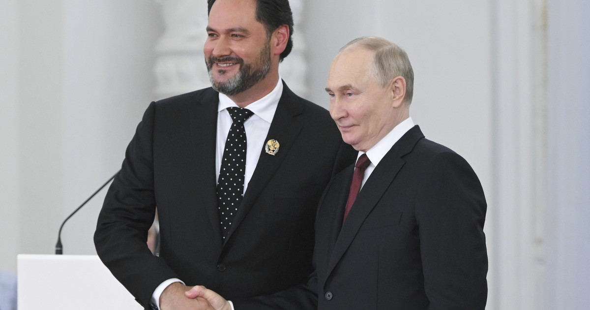 Il baritono russo viene escluso dall Il baritono russo viene escluso dall