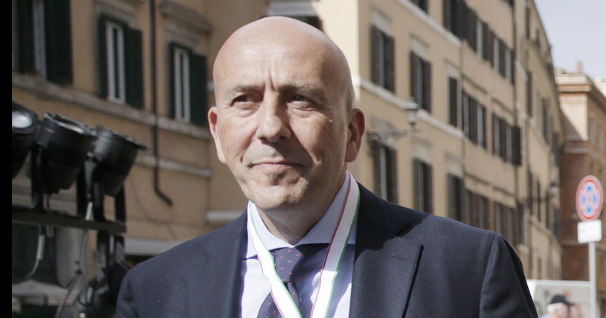 Rastrelli (FdI), "Anche Fico tra clienti ormeggiatori abusivi? Nessuno al di sopra delle leggi" Rastrelli (FdI), "Anche Fico tra clienti ormeggiatori abusivi? Nessuno al di sopra delle leggi"