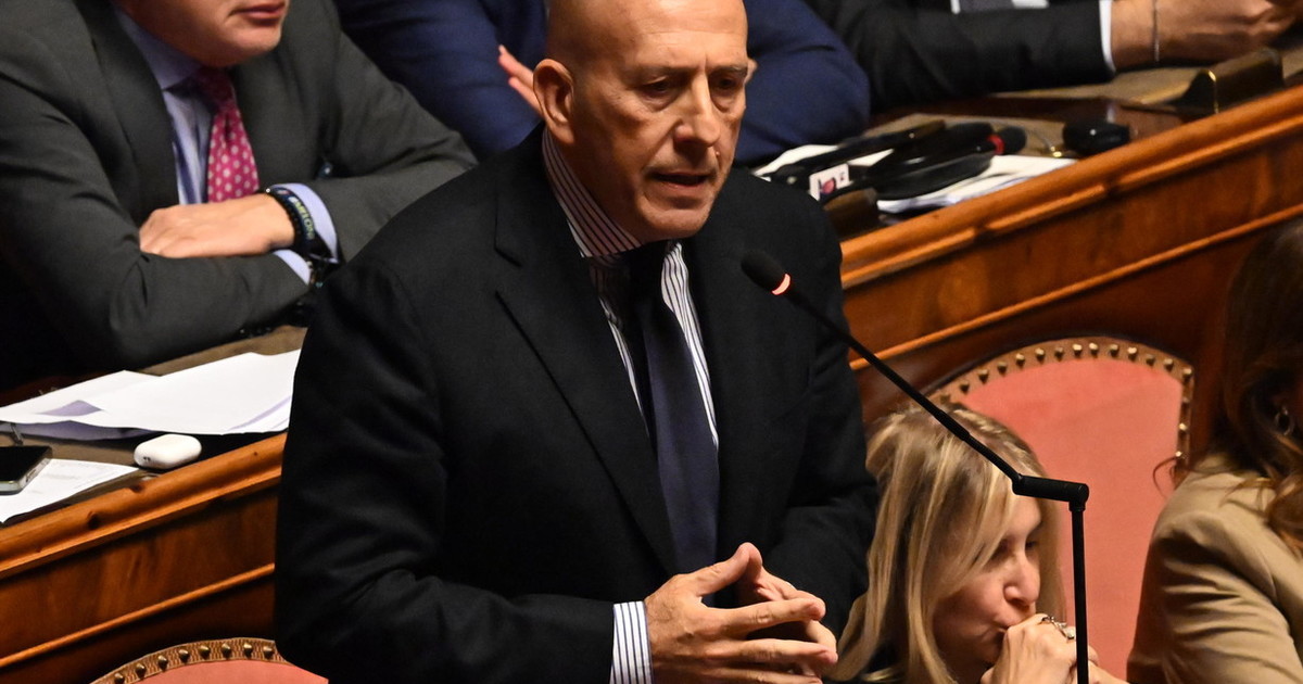 Senator Rastrelli (FdI) sprašuje, ali je Fico med nezakonitimi strankami privezovalcev v Nisidi