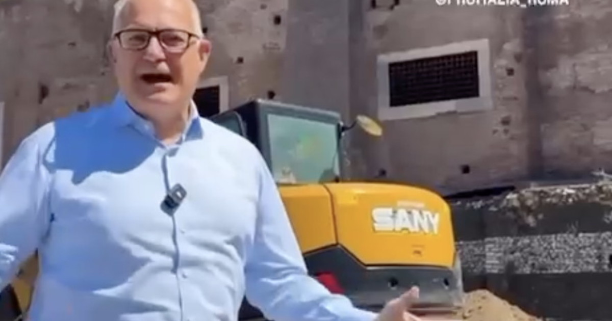 "Sarà bellissima", il tragico video di Gualtieri sulla Torre dei Conti "Sarà bellissima", il tragico video di Gualtieri sulla Torre dei Conti