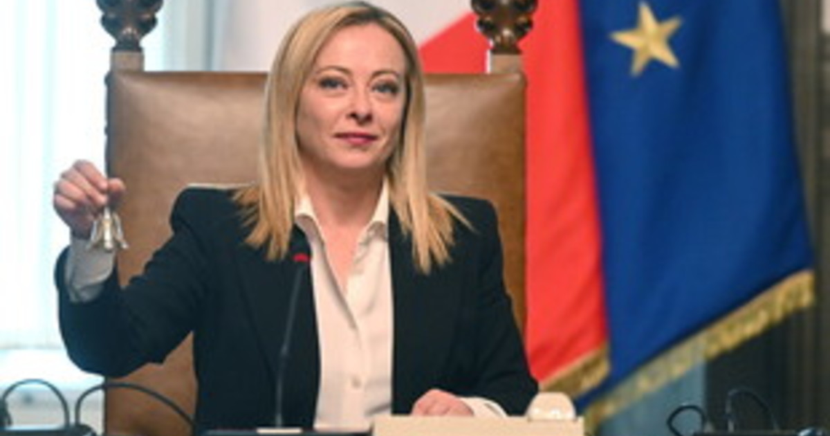 Meloni rassicura: "Con noi mai la patrimoniale". Schlein attacca e Conte si smarca
