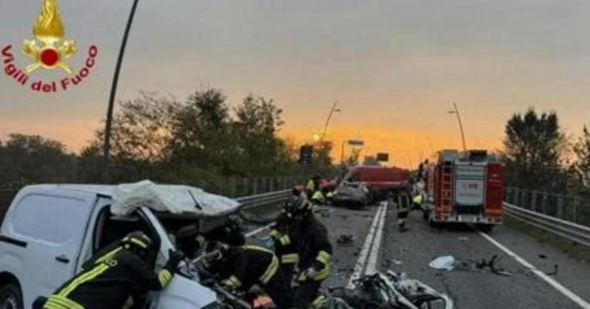 Bergamo, tre morti per uno scontro tra auto sulla tangenziale Bergamo, tre morti per uno scontro tra auto sulla tangenziale