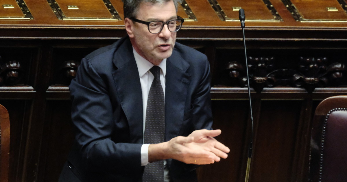 Taglio Irpef ceto medio, Giorgetti: "Massacrati da chi può farlo, chi guadagna 2mila euro non è un ricco "