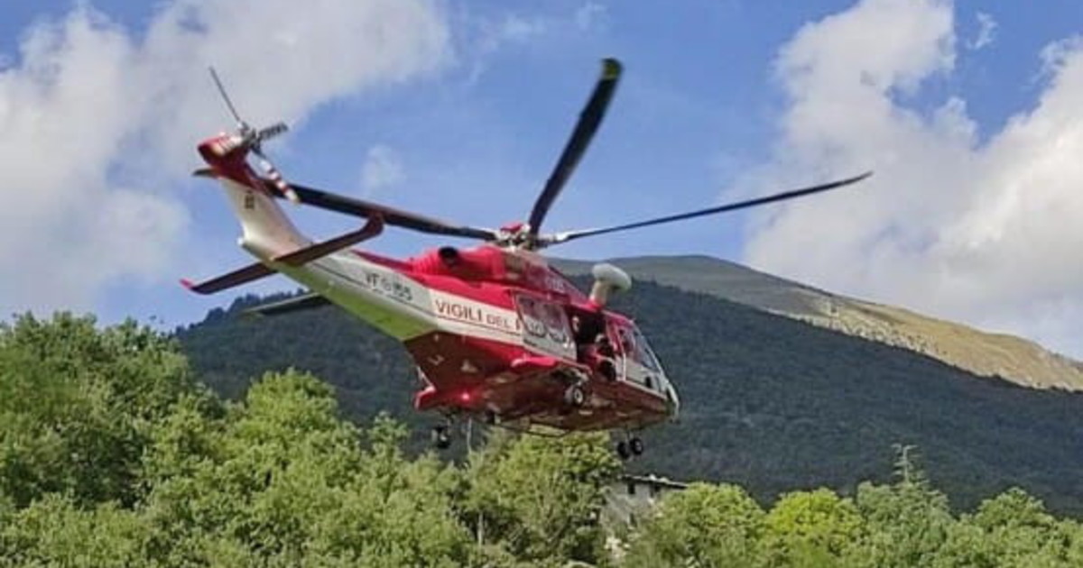 Elicottero con due persone a bordo scompare tra Toscana e Marche Elicottero con due persone a bordo scompare tra Toscana e Marche