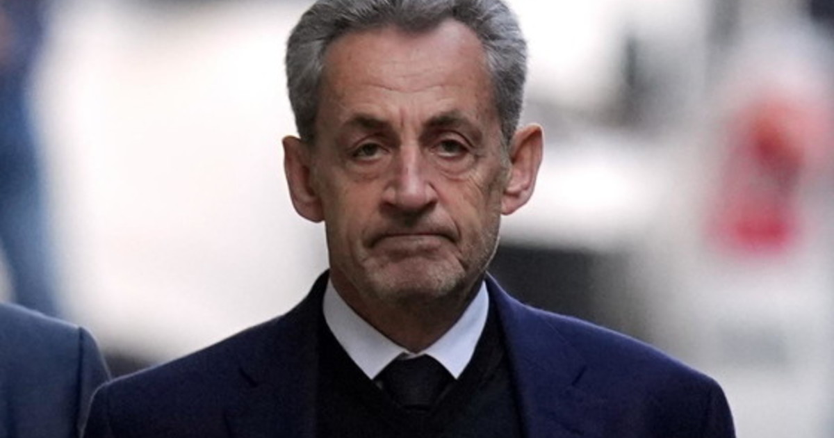 Sarkozy esce dal carcere, accolta la richiesta: "Libertà vigilata" Sarkozy esce dal carcere, accolta la richiesta: "Libertà vigilata"