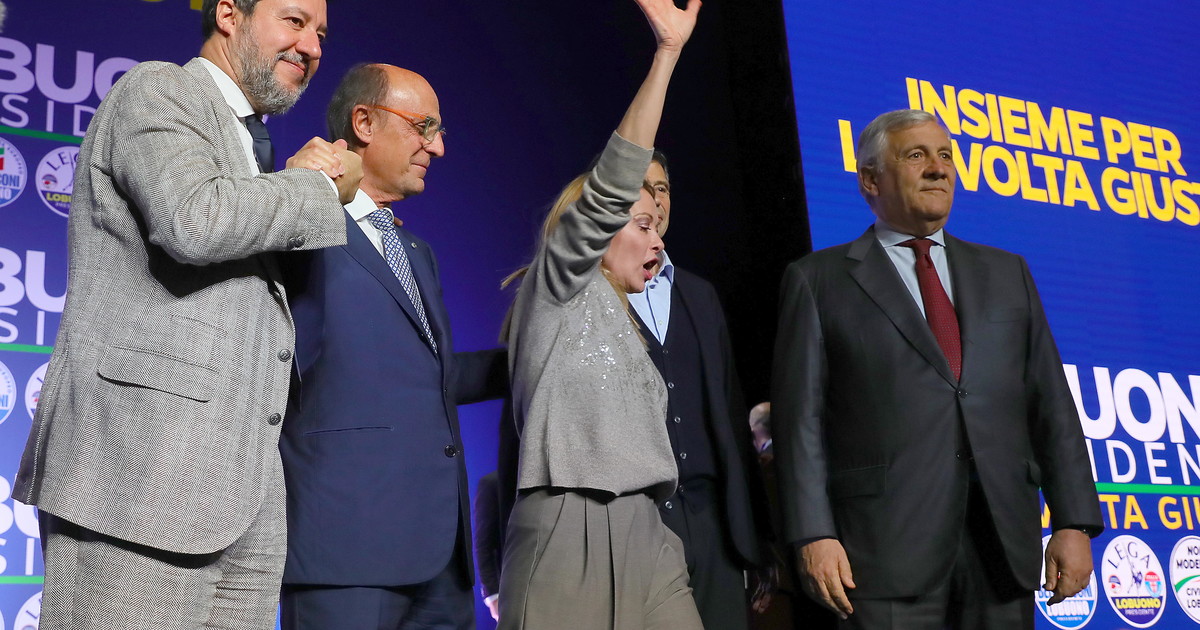 Meloni attacca la sinistra: "Manovra per ricchi? Ci vuole coraggio...". Salvini all