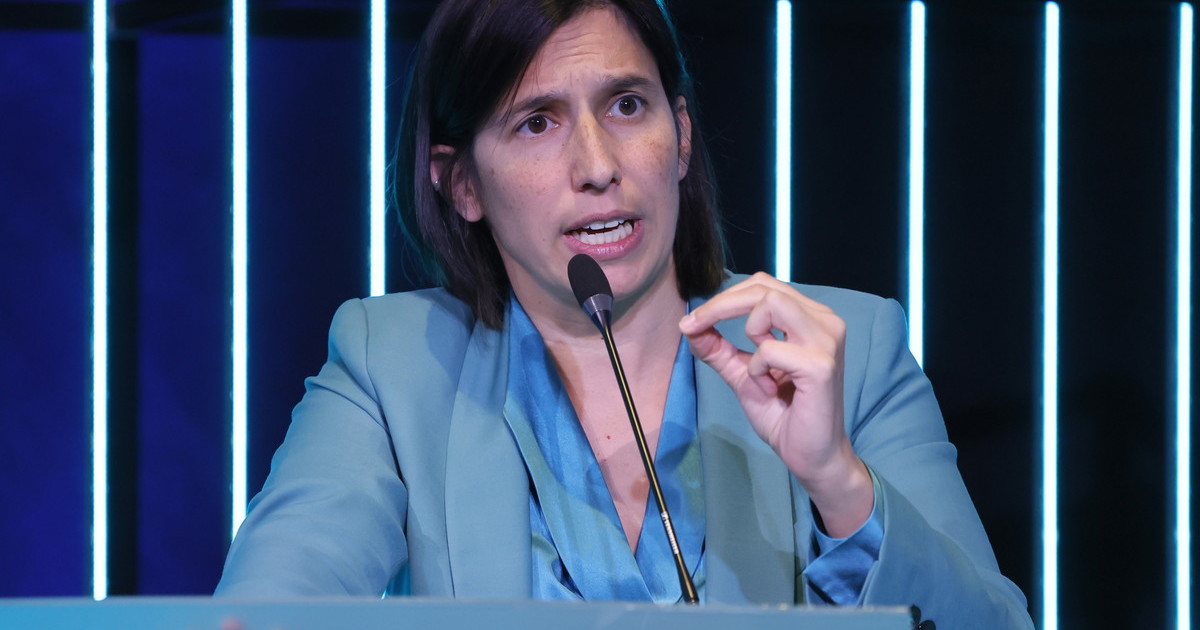 pd in crisi pioggia di critiche per schlein dai big 200 gi224 partita la caccia all alternativa