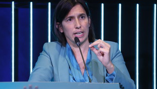 Pd in crisi: pioggia di critiche per Schlein dai big. È già partita la caccia all'alternativa