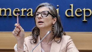 La disculpa tardía de Albanese. Perdida en su ego, se compara con Putin, Maduro y Jamenei