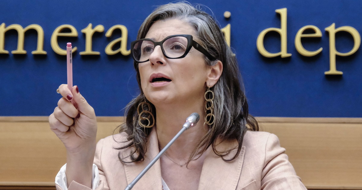 Le scuse tardive di Albanese. Persa nel suo ego si paragona a Putin, Maduro e Khamenei