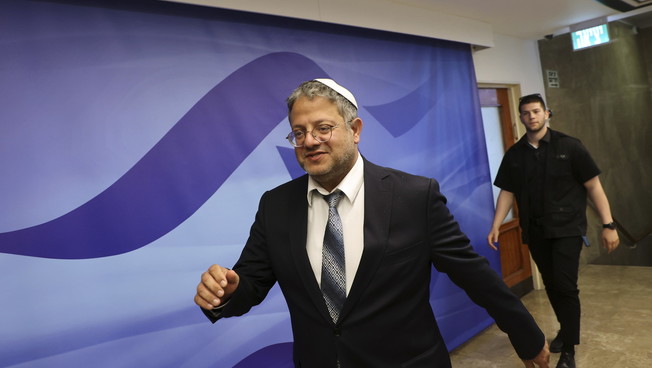 Israele, Knesset approva la pena di morte per terroristi. Ben-Gvir festeggia offrendo pasticcini