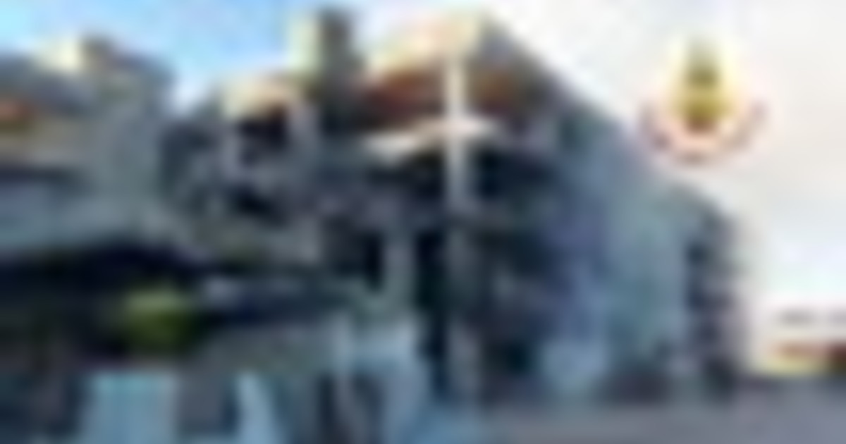 Incendio in un edificio occupato a Roma, immagini dei vigili del fuoco