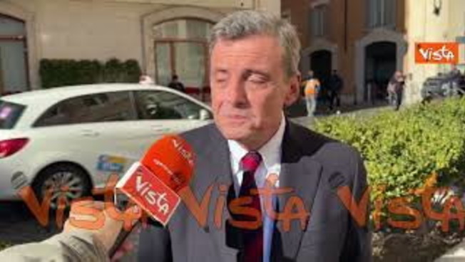 calenda mostra tatuaggio con tridente ucraina hanno disperato bisogno di sostegno da Iltempo.it calenda mostra tatuaggio con tridente ucraina hanno disperato bisogno di sostegno