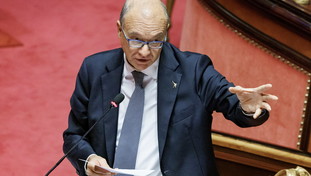 Valditara si imbufalisce per le bugie della sinistra: "Femminicidi? Sono indignato, vergogna!" | <span style=color: rgb(153, 0, 0);>GUARDA</span>