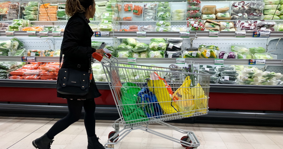 Inflazione alimentare record: pane, latte e uova sempre più cari. Tutti gli aumenti