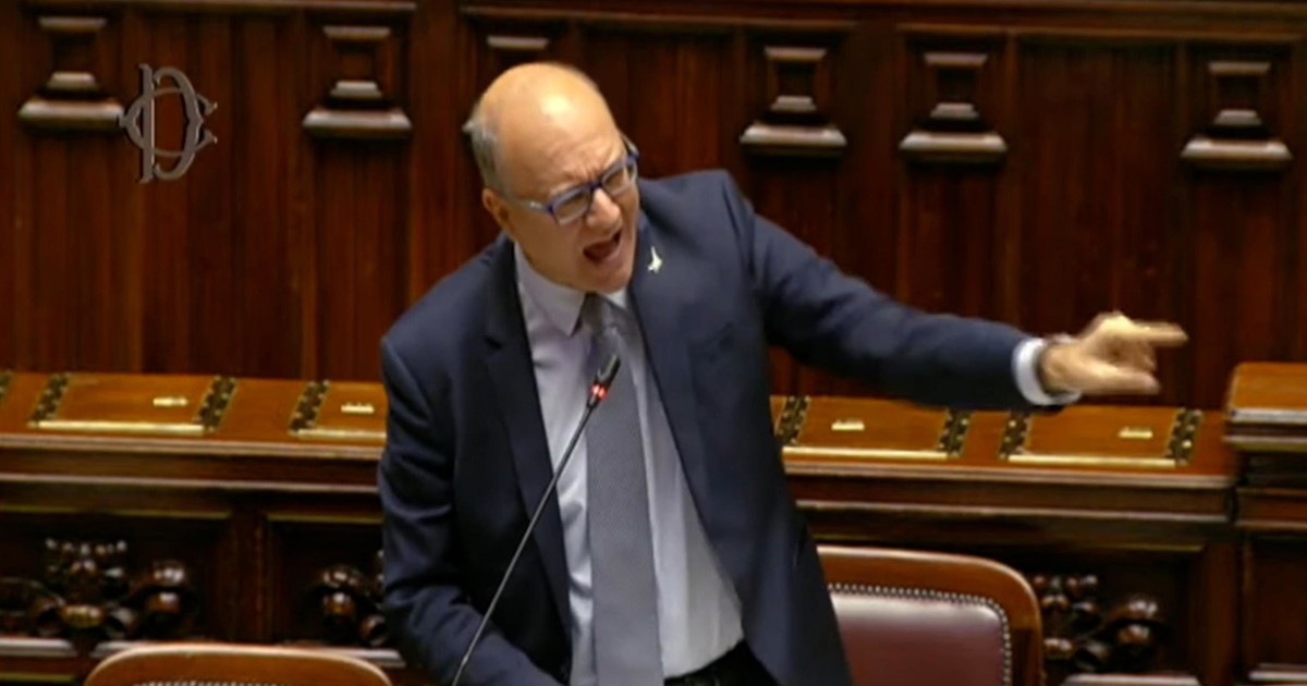 Educazione sessuale, Valditara attacca la sinistra: "Vergognatevi"